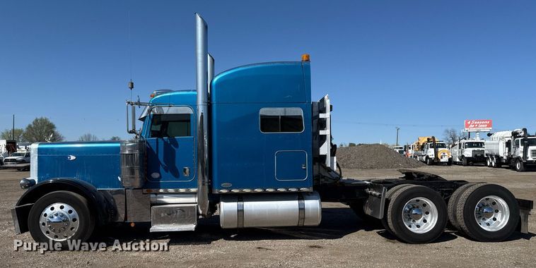 image for item EG5673 2007 Peterbilt 379 semi truck
