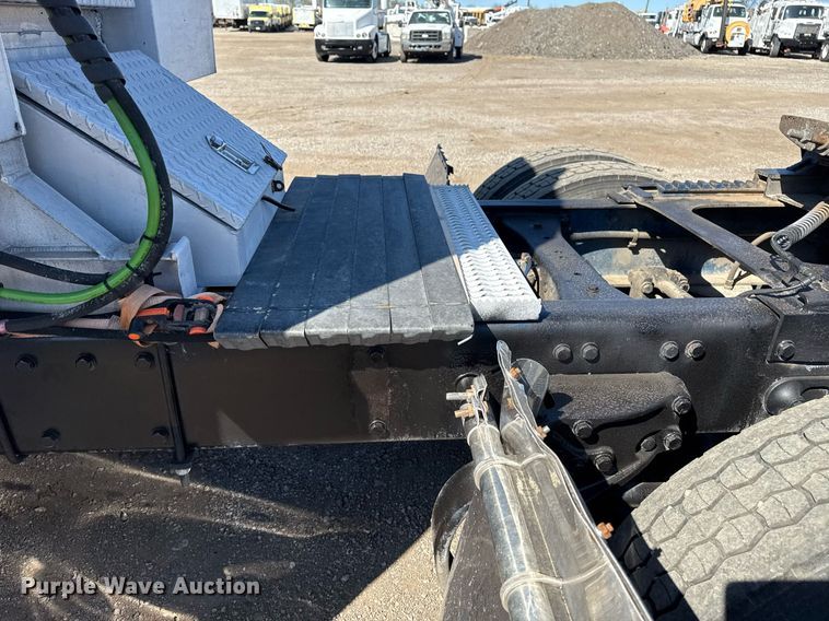 image for item EG5673 2007 Peterbilt 379 semi truck