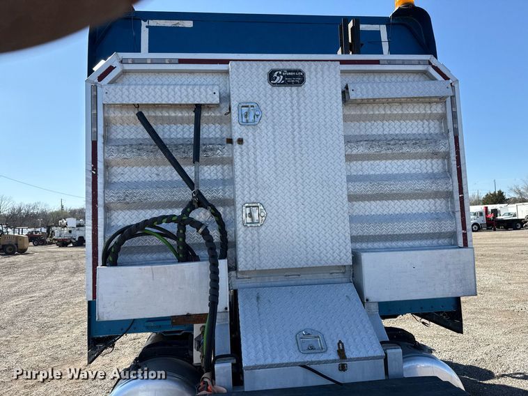 image for item EG5673 2007 Peterbilt 379 semi truck