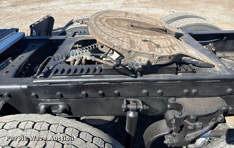 image for item EG5673 2007 Peterbilt 379 semi truck