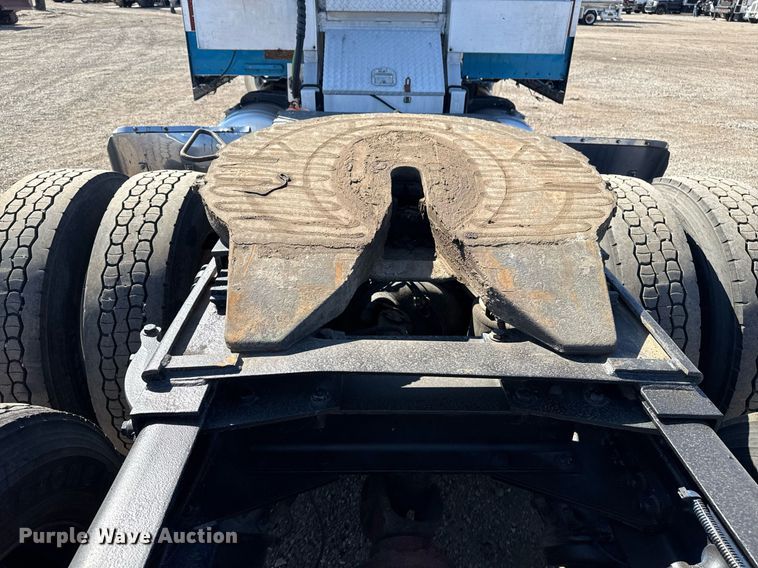 image for item EG5673 2007 Peterbilt 379 semi truck