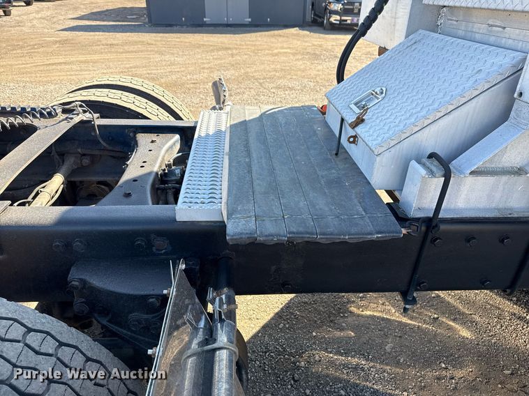 image for item EG5673 2007 Peterbilt 379 semi truck