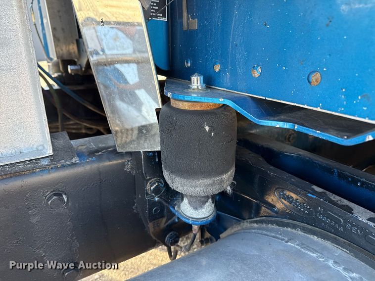 image for item EG5673 2007 Peterbilt 379 semi truck