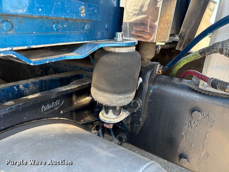 image for item EG5673 2007 Peterbilt 379 semi truck