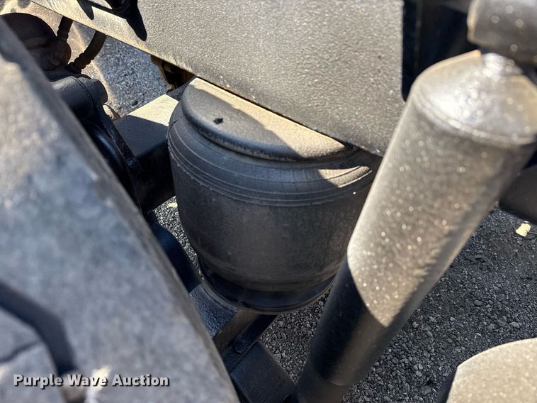 image for item EG5673 2007 Peterbilt 379 semi truck