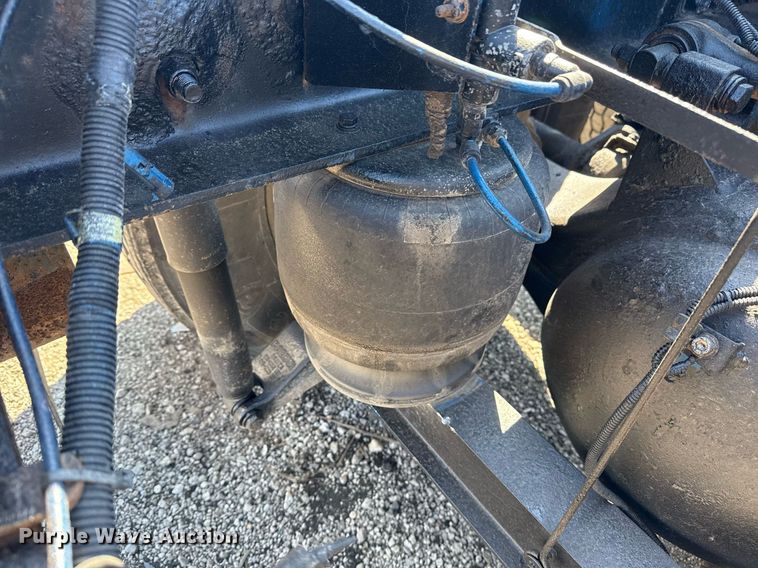 image for item EG5673 2007 Peterbilt 379 semi truck