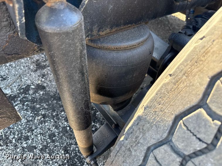 image for item EG5673 2007 Peterbilt 379 semi truck