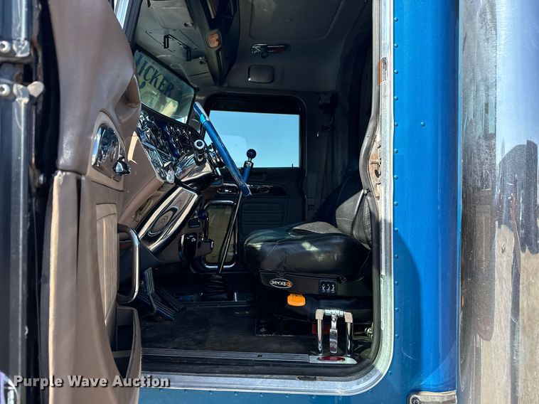 image for item EG5673 2007 Peterbilt 379 semi truck