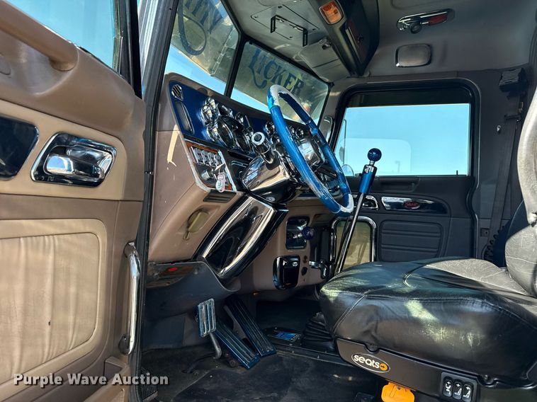 image for item EG5673 2007 Peterbilt 379 semi truck