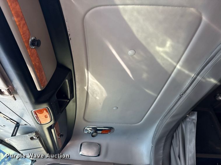 image for item EG5673 2007 Peterbilt 379 semi truck