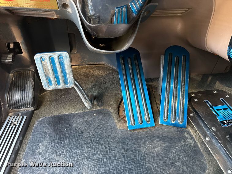 image for item EG5673 2007 Peterbilt 379 semi truck