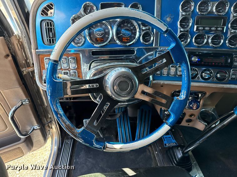 image for item EG5673 2007 Peterbilt 379 semi truck