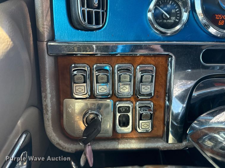 image for item EG5673 2007 Peterbilt 379 semi truck