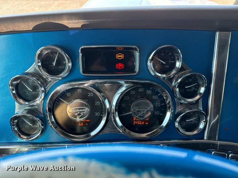 image for item EG5673 2007 Peterbilt 379 semi truck