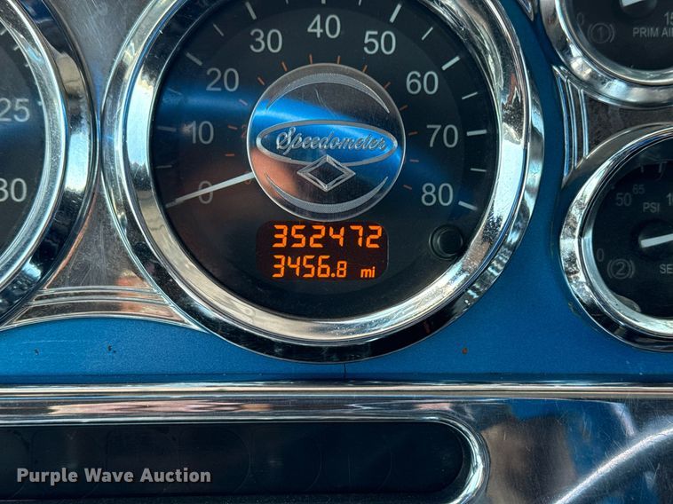 image for item EG5673 2007 Peterbilt 379 semi truck