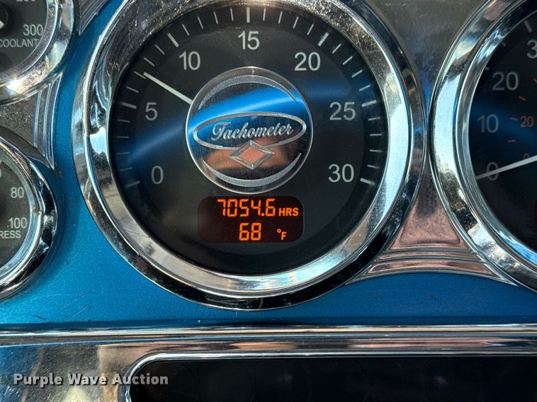 image for item EG5673 2007 Peterbilt 379 semi truck