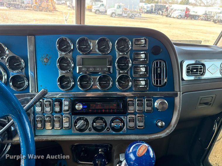 image for item EG5673 2007 Peterbilt 379 semi truck