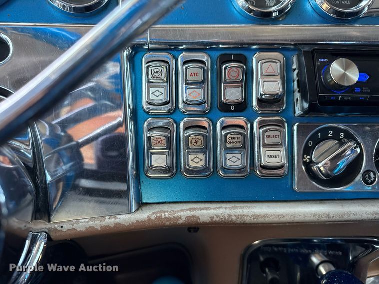 image for item EG5673 2007 Peterbilt 379 semi truck