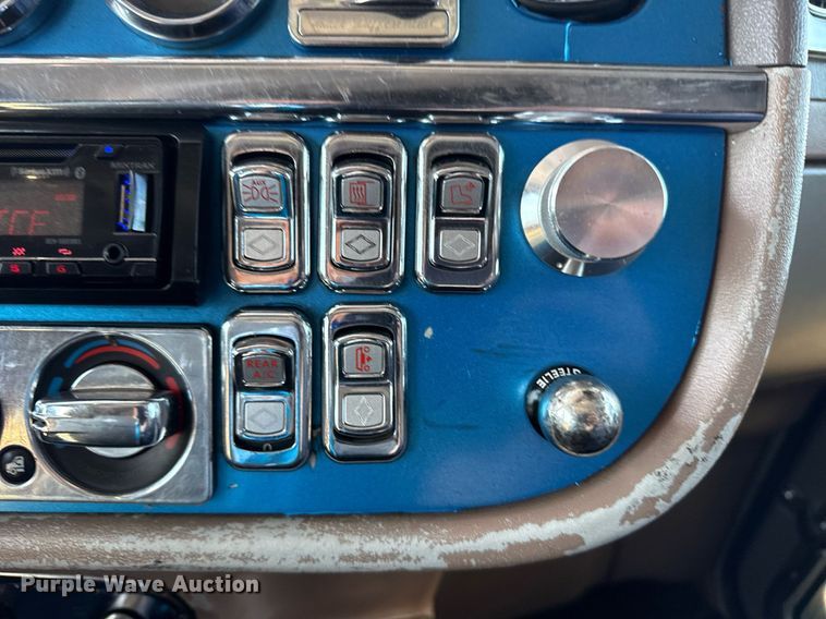 image for item EG5673 2007 Peterbilt 379 semi truck