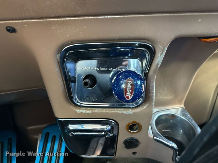 image for item EG5673 2007 Peterbilt 379 semi truck