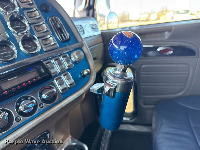 image for item EG5673 2007 Peterbilt 379 semi truck