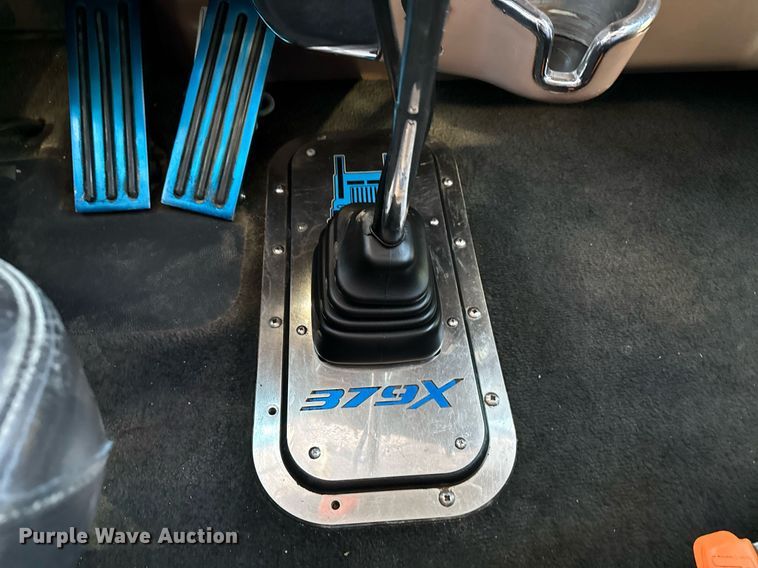 image for item EG5673 2007 Peterbilt 379 semi truck