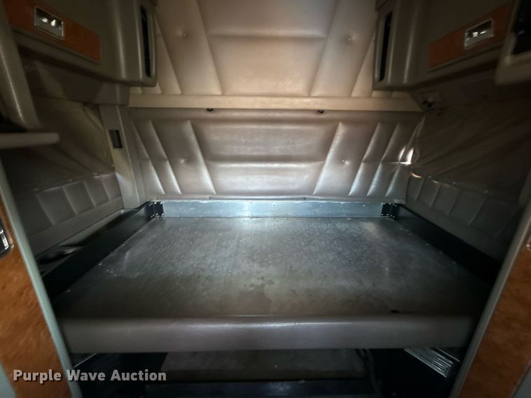 image for item EG5673 2007 Peterbilt 379 semi truck