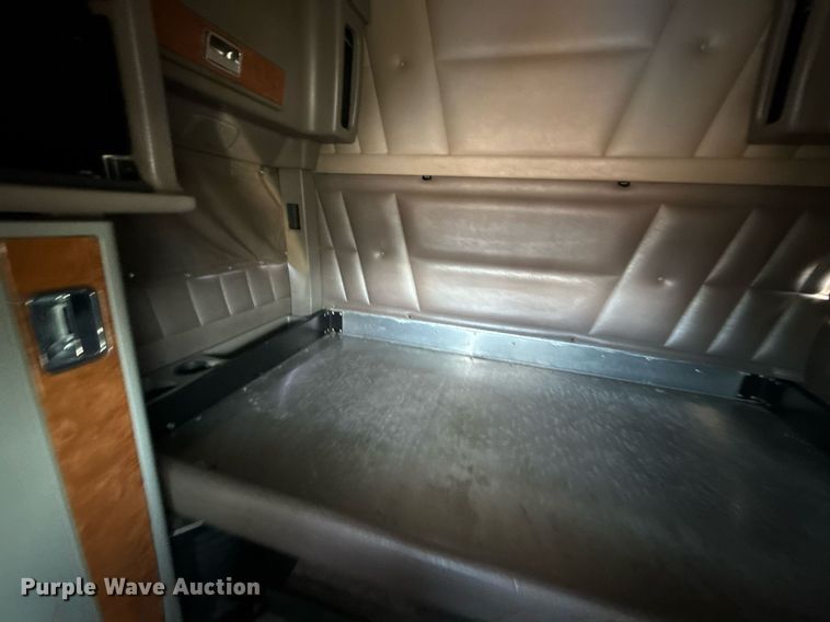 image for item EG5673 2007 Peterbilt 379 semi truck