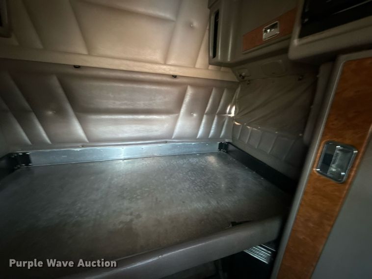 image for item EG5673 2007 Peterbilt 379 semi truck