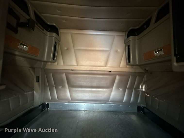 image for item EG5673 2007 Peterbilt 379 semi truck