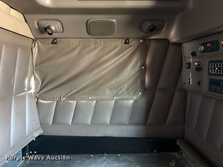 image for item EG5673 2007 Peterbilt 379 semi truck