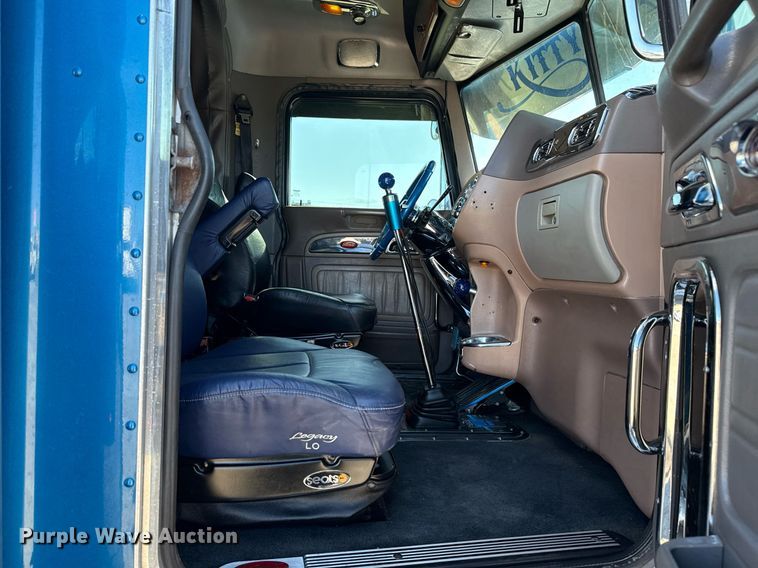 image for item EG5673 2007 Peterbilt 379 semi truck