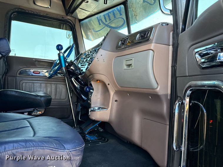 image for item EG5673 2007 Peterbilt 379 semi truck