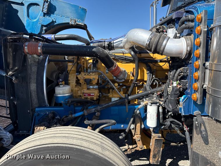 image for item EG5673 2007 Peterbilt 379 semi truck