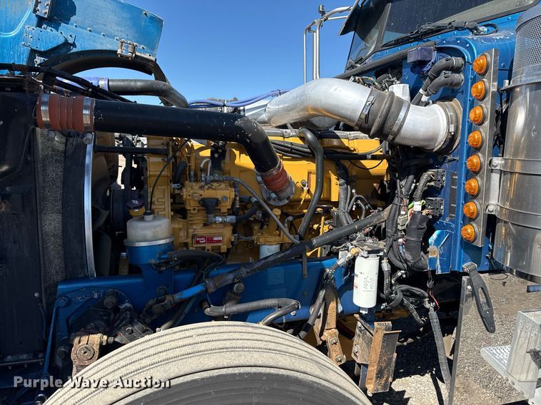 image for item EG5673 2007 Peterbilt 379 semi truck