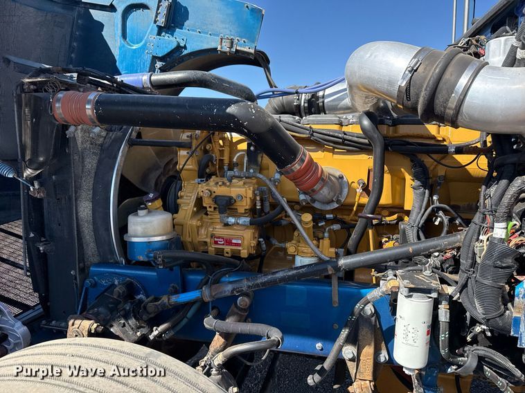 image for item EG5673 2007 Peterbilt 379 semi truck