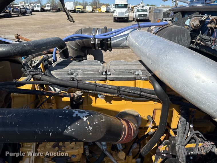 image for item EG5673 2007 Peterbilt 379 semi truck