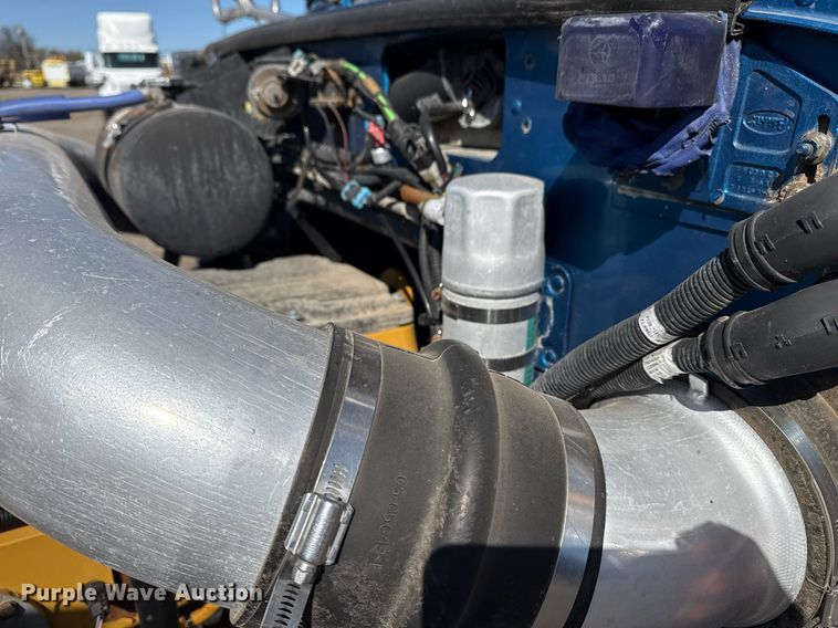 image for item EG5673 2007 Peterbilt 379 semi truck