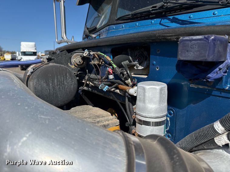 image for item EG5673 2007 Peterbilt 379 semi truck