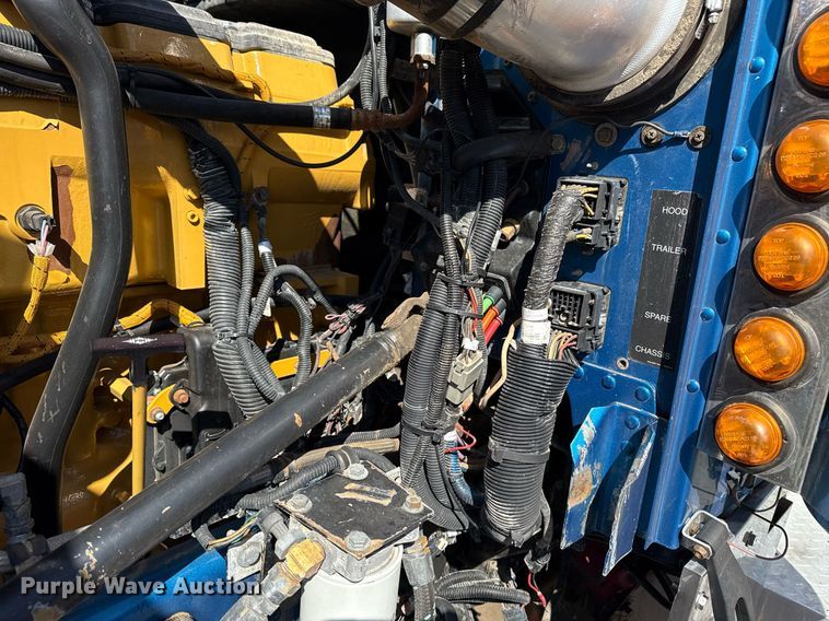 image for item EG5673 2007 Peterbilt 379 semi truck