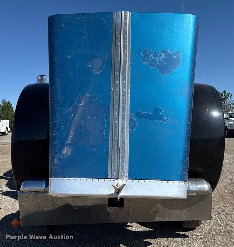 image for item EG5673 2007 Peterbilt 379 semi truck