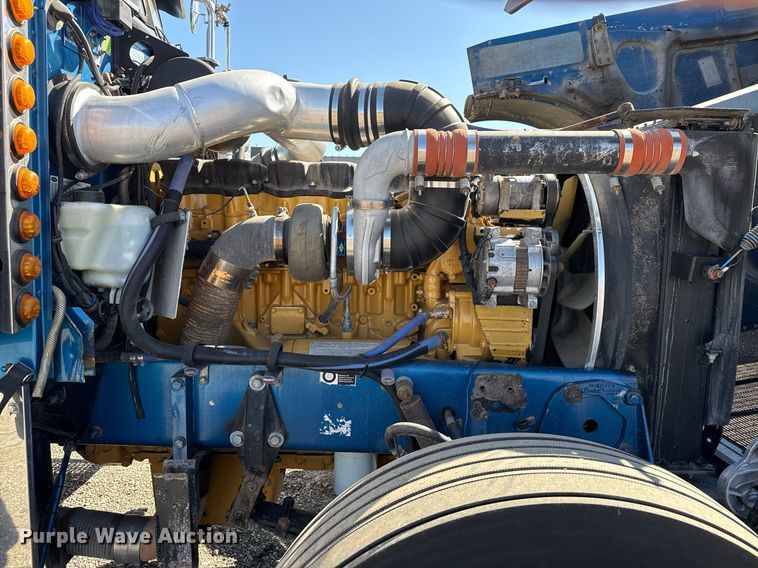 image for item EG5673 2007 Peterbilt 379 semi truck