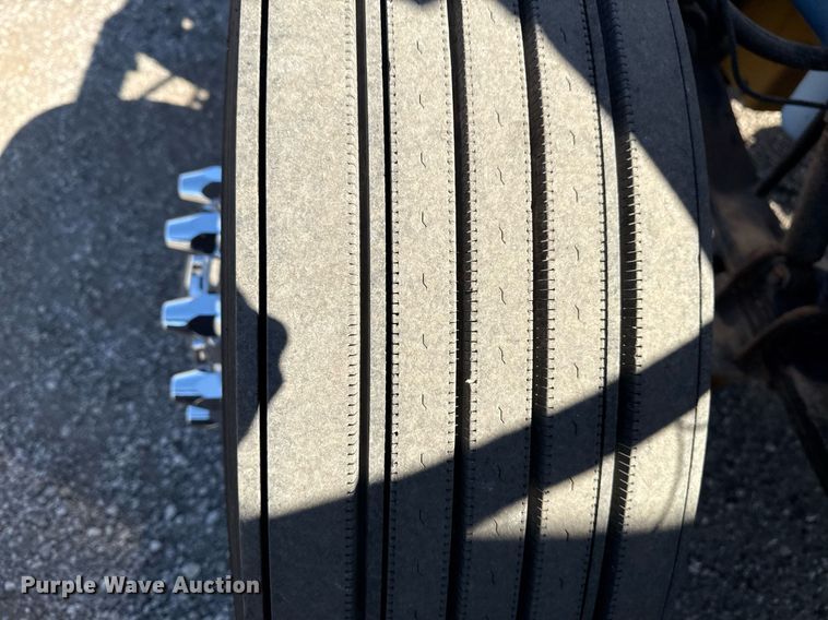 image for item EG5673 2007 Peterbilt 379 semi truck