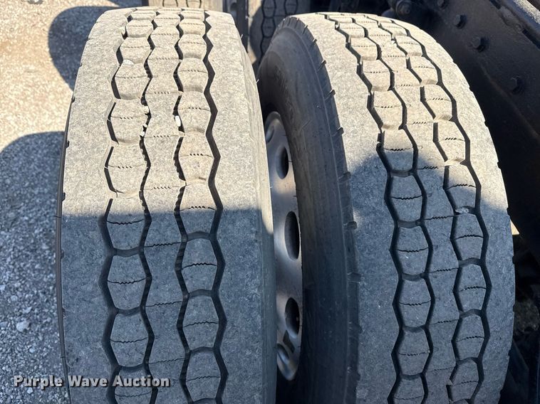 image for item EG5673 2007 Peterbilt 379 semi truck