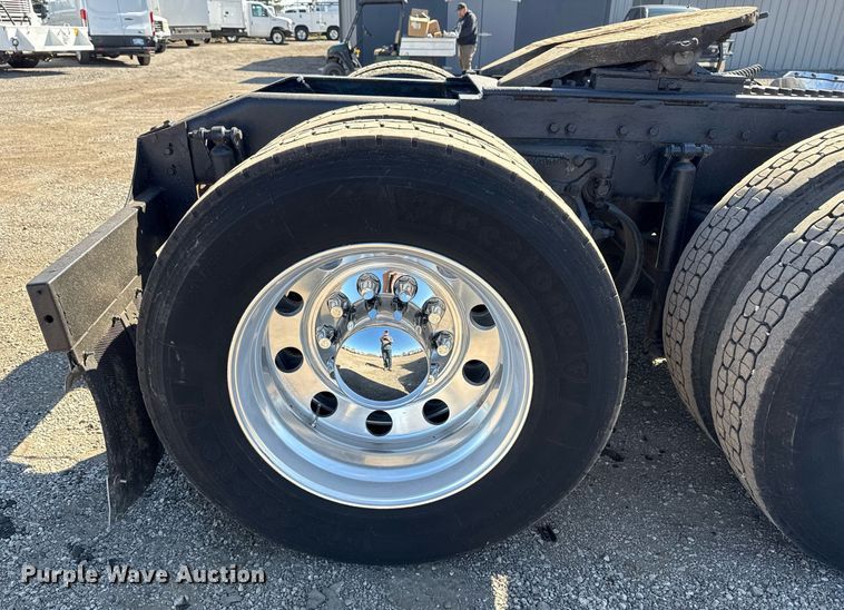 image for item EG5673 2007 Peterbilt 379 semi truck