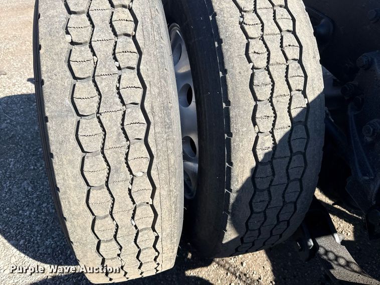 image for item EG5673 2007 Peterbilt 379 semi truck