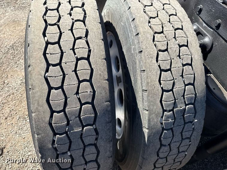 image for item EG5673 2007 Peterbilt 379 semi truck