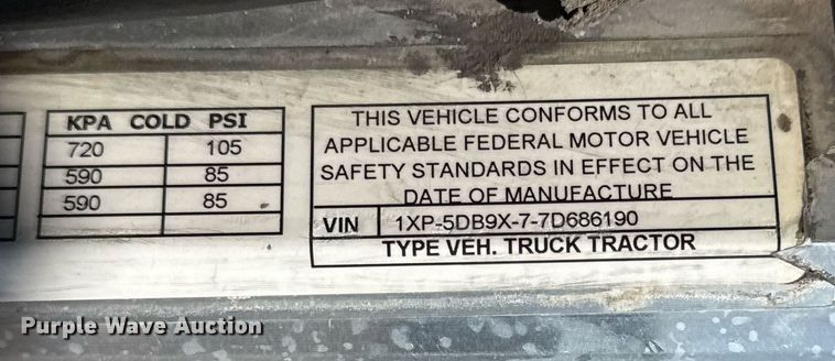 image for item EG5673 2007 Peterbilt 379 semi truck