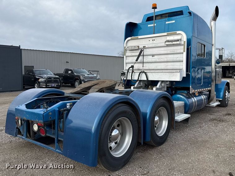 image for item EG5676 2011 Peterbilt 389 semi truck