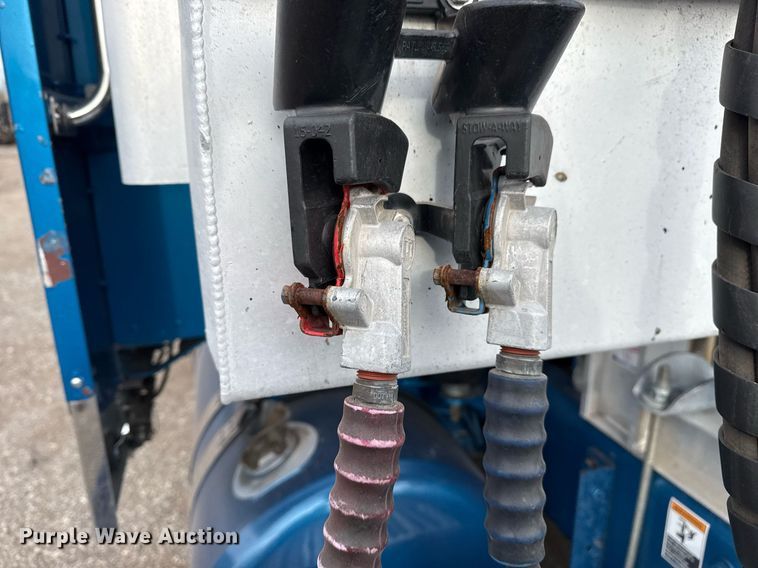 image for item EG5676 2011 Peterbilt 389 semi truck